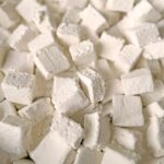 Close-up of Maison Pécou Vanilla Marshmallow Cubes (80 g) showing soft, fluffy vanilla marshmallows dusted with icing sugar.