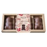Gift box of Maison Pécou Vanilla Marshmallow Chocolate Bears (100 g) with milk chocolate-coated vanilla marshmallow bears.
